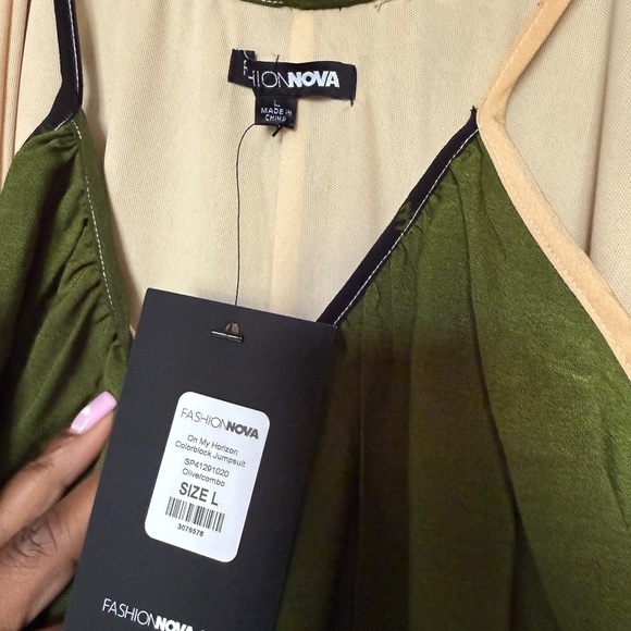 🌿 Fashion Nova "On My Horizon" Colorblock Jumpsuit – Size Large 🌿 - Picture 3 of 6
